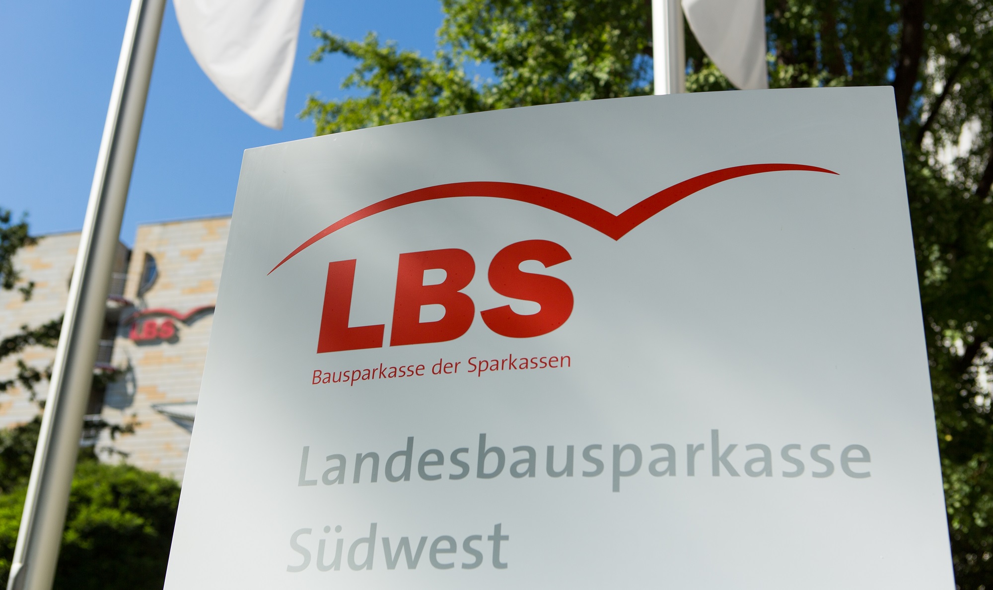 LBS Landesbausparkasse - Logo und Schild